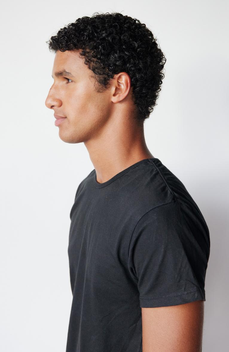 model-Yonis.-3957